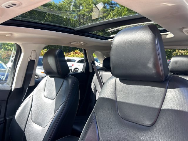 Used 2020 Ford Edge Titanium w/ Equipment Group 301A AWD/4WD image 18