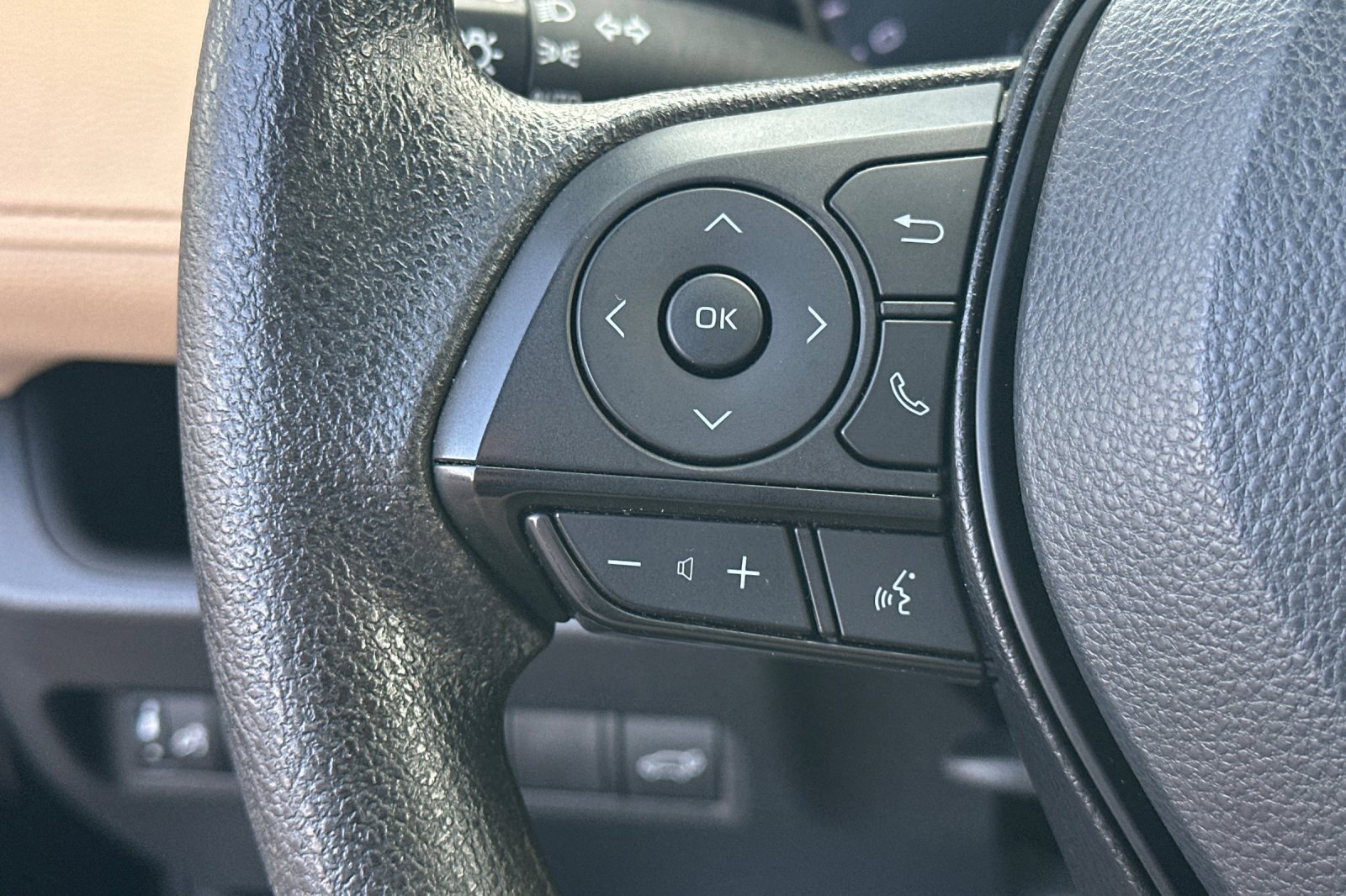 Used 2022 Toyota RAV4 XLE w/ Convenience Package image 31