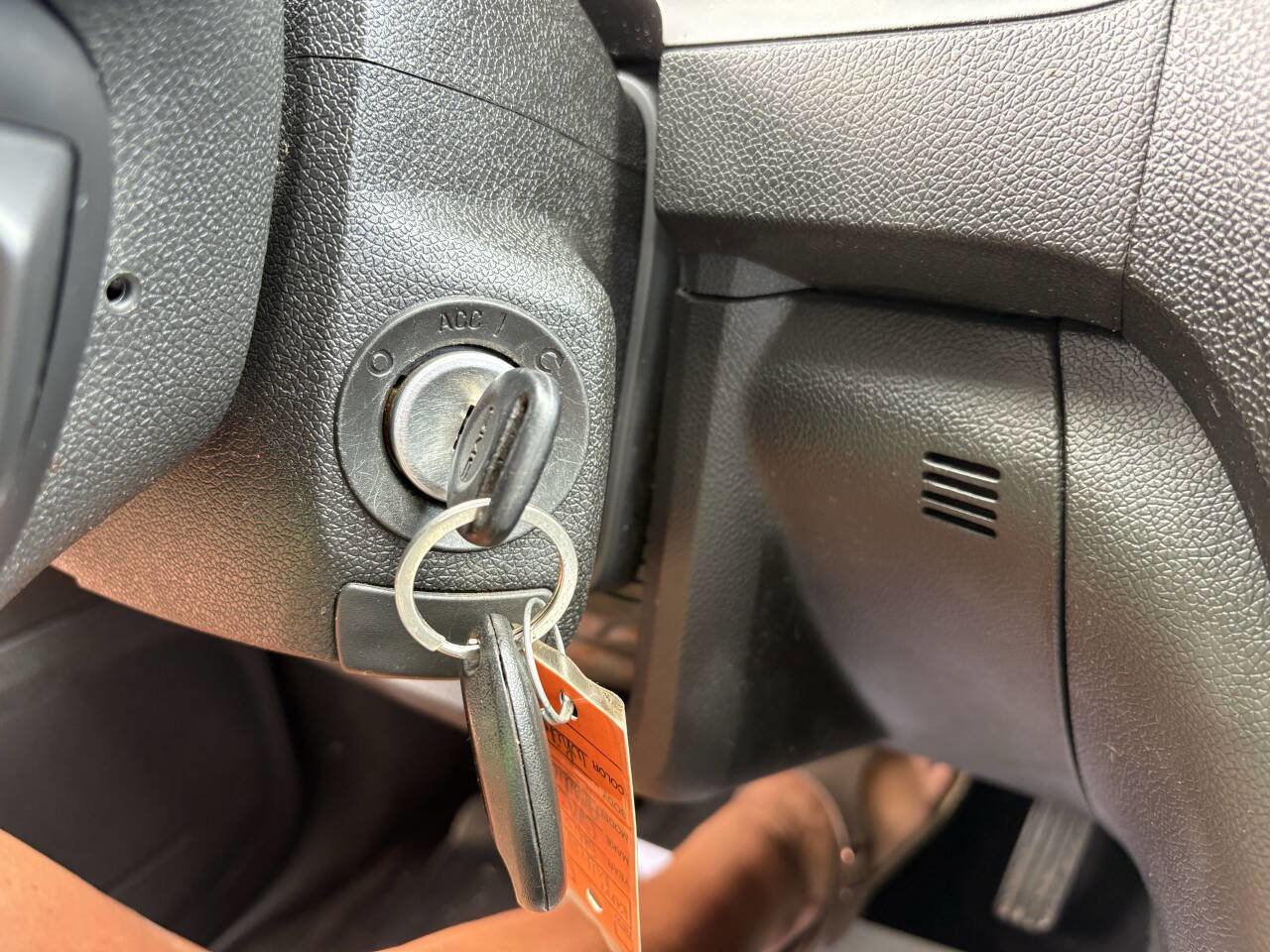 Used 2010 GMC Acadia SLE image 23