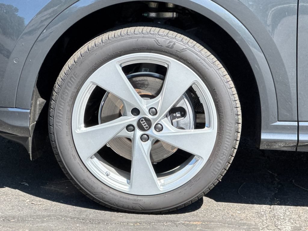 Certified 2025 Audi Q5 Premium w/ Premium Plus AWD/4WD image 40