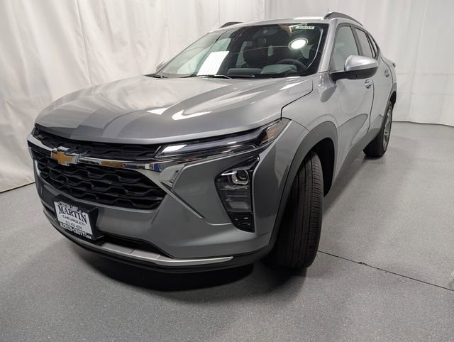 New 2026 Chevrolet Trax LT w/ Sunroof Package FWD image 7