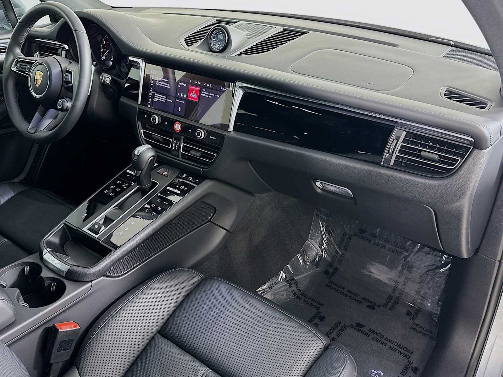 Certified 2026 Porsche Macan AWD/4WD image 30