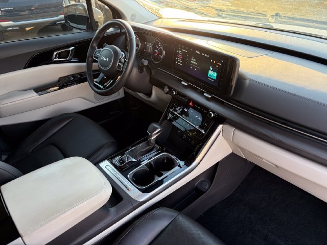 Certified 2024 Kia Carnival EX FWD image 29