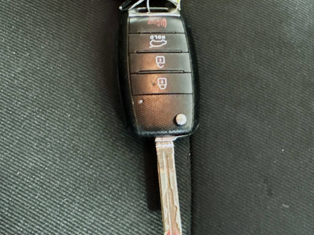 Used 2014 Kia Soul + FWD image 33