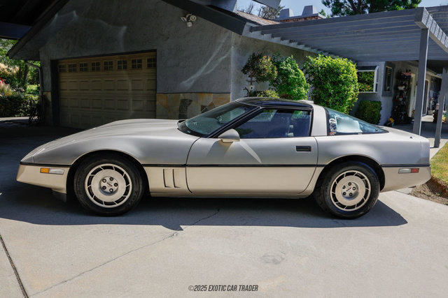 Used 1986 Chevrolet Corvette Coupe RWD image 3