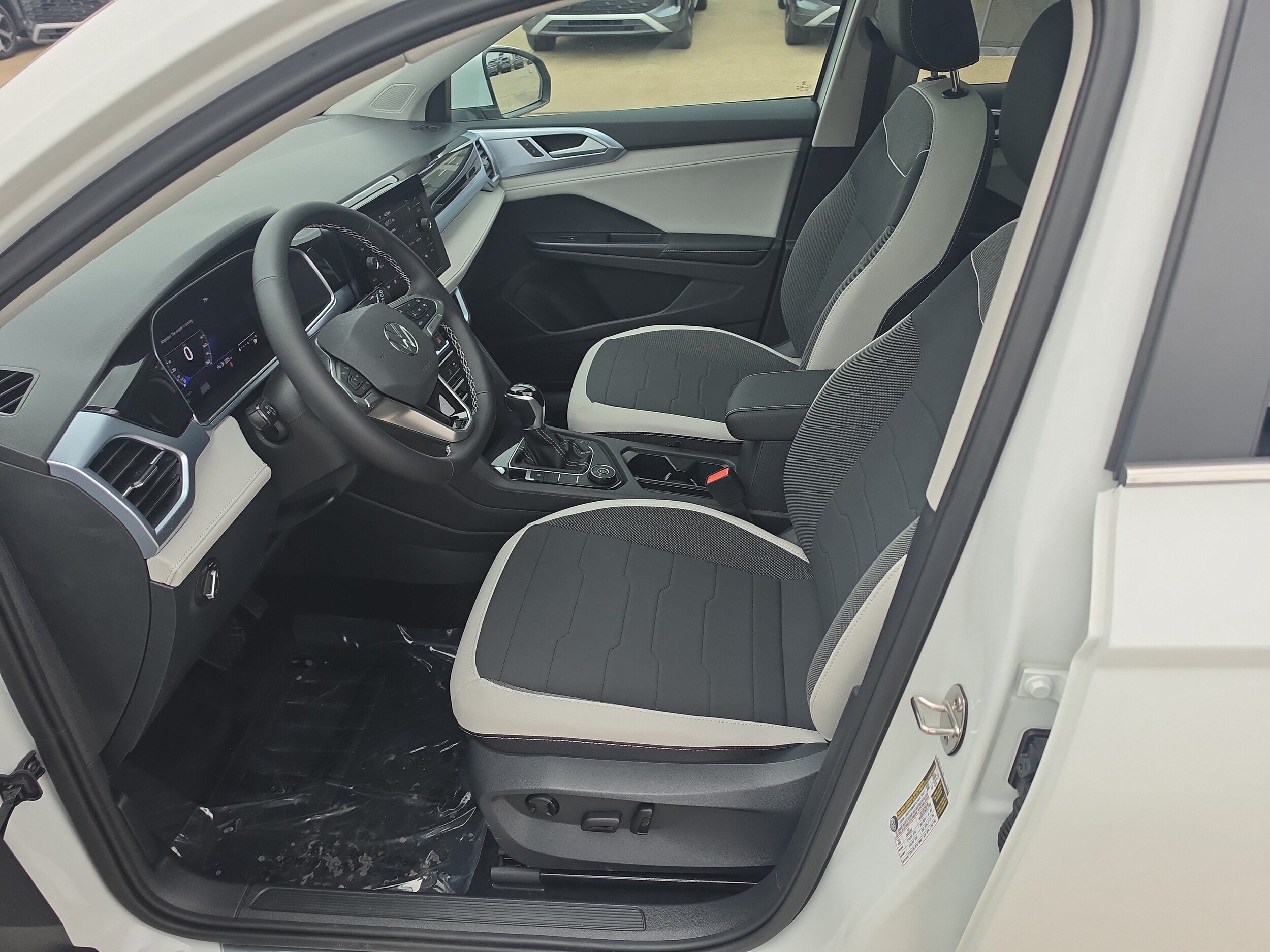 New 2026 Volkswagen Taos SE AWD/4WD image 15