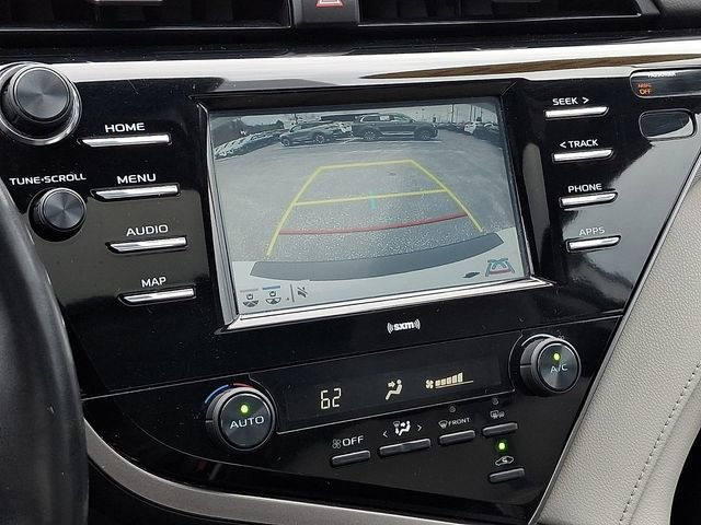 Used 2020 Toyota Camry SE w/ Moonroof Package image 17