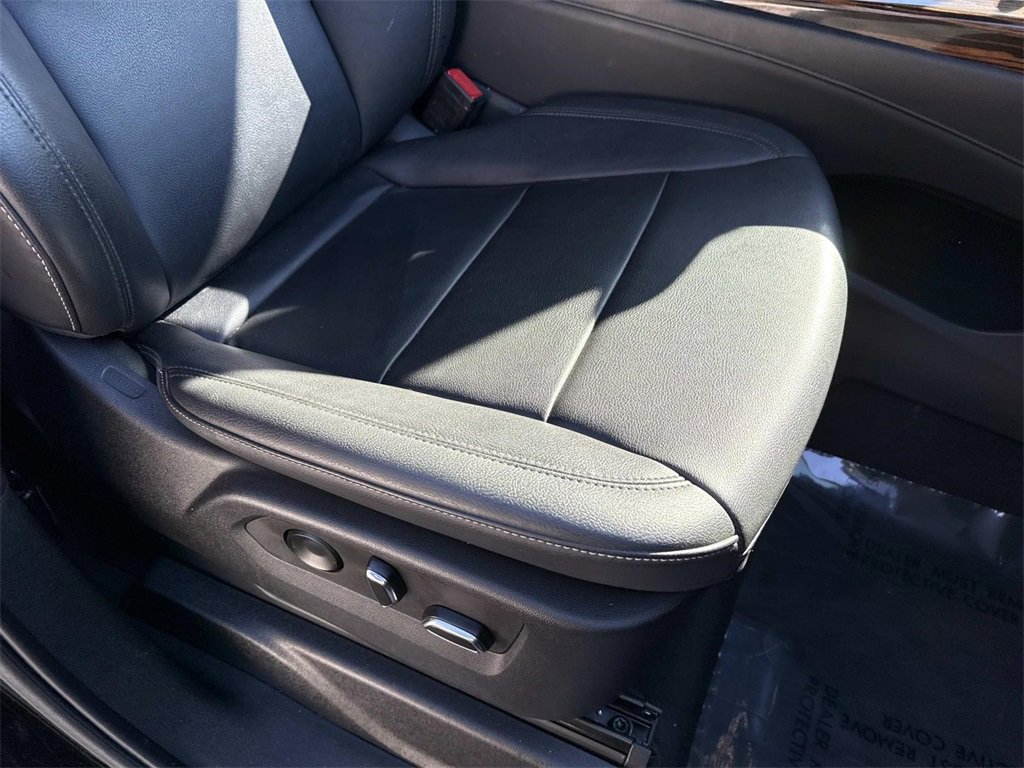 Used 2022 Cadillac Escalade Luxury image 12