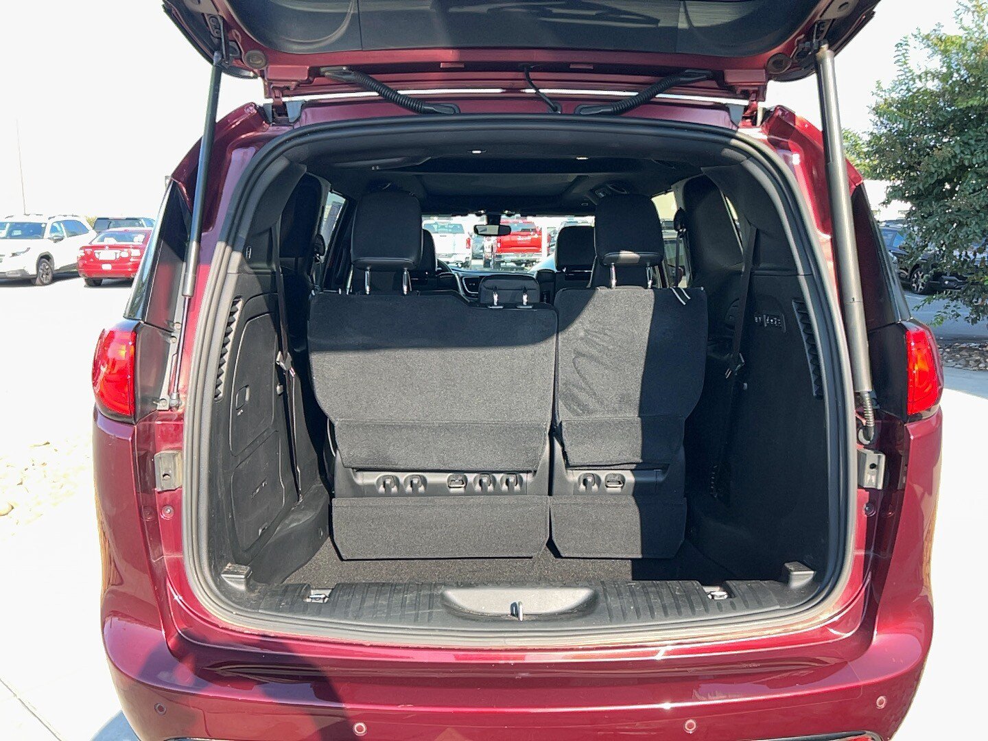 Used 2018 Chrysler Pacifica Limited FWD image 4
