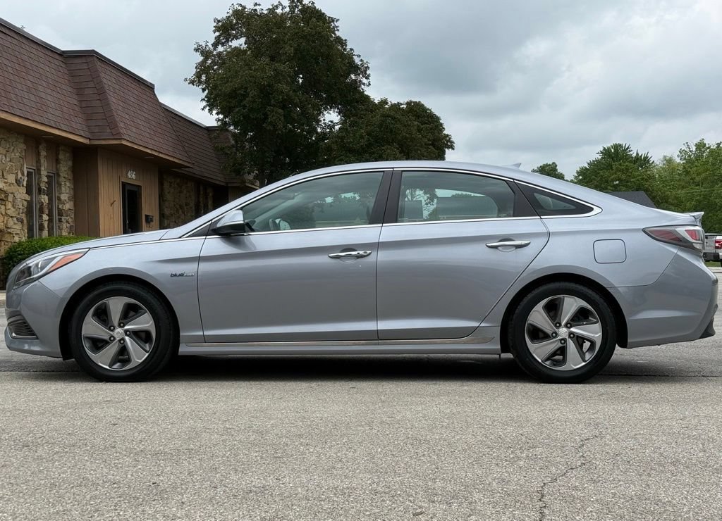 Used 2016 Hyundai Sonata Limited FWD image 2