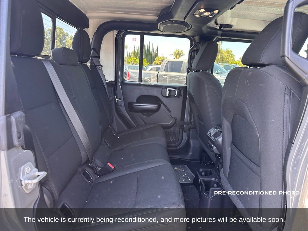 Used 2021 Jeep Gladiator Willys AWD/4WD image 15