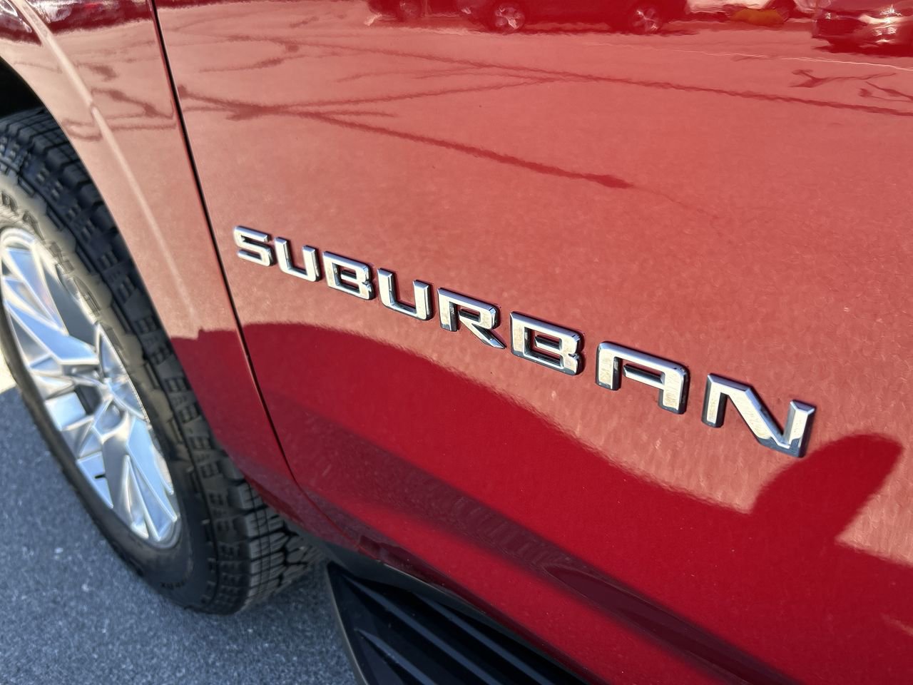 Used 2021 Chevrolet Suburban Premier w/ Premium Package AWD/4WD image 12