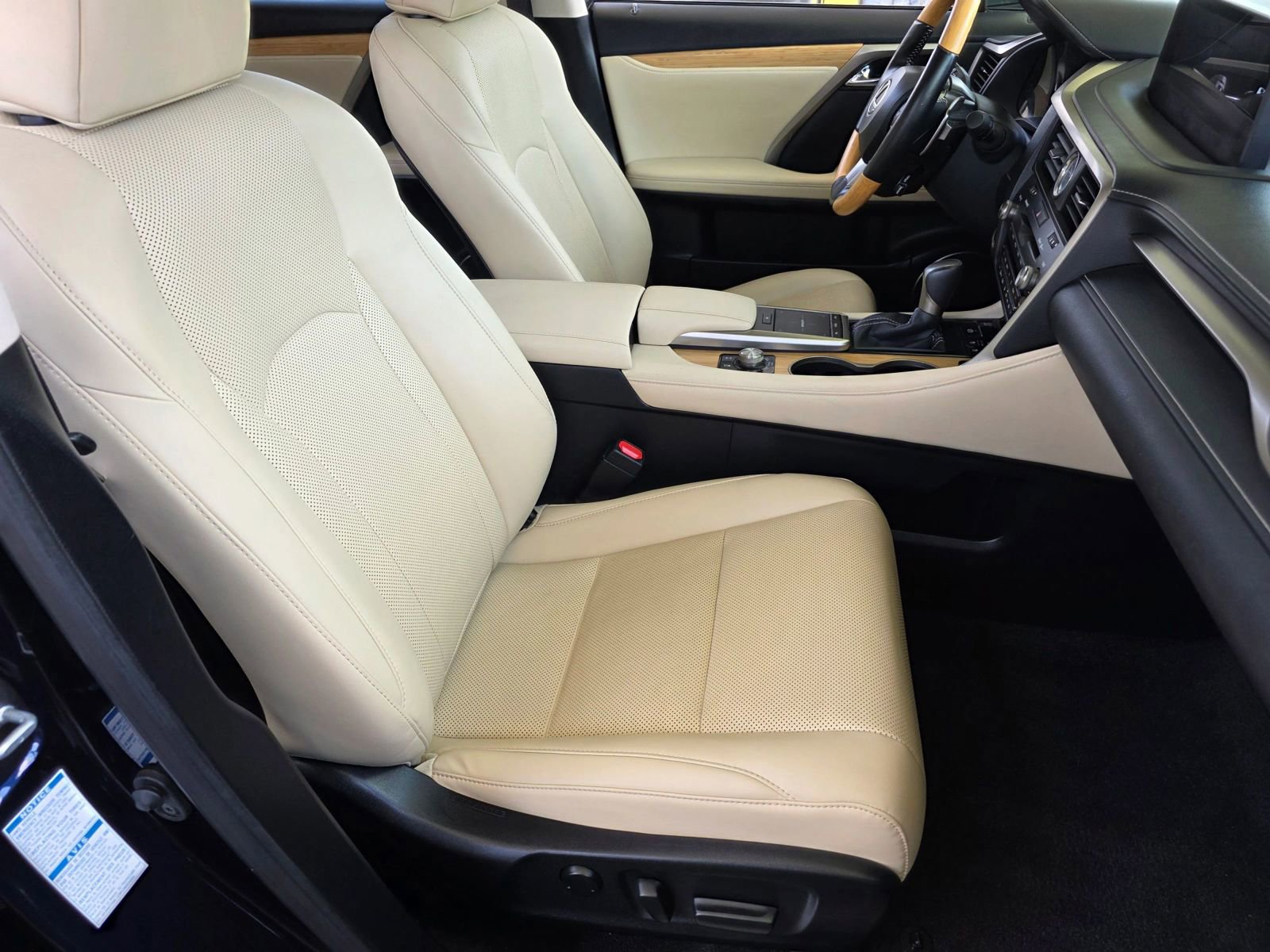 Used 2022 Lexus RX 350L Premium w/ Premium Package AWD/4WD image 31