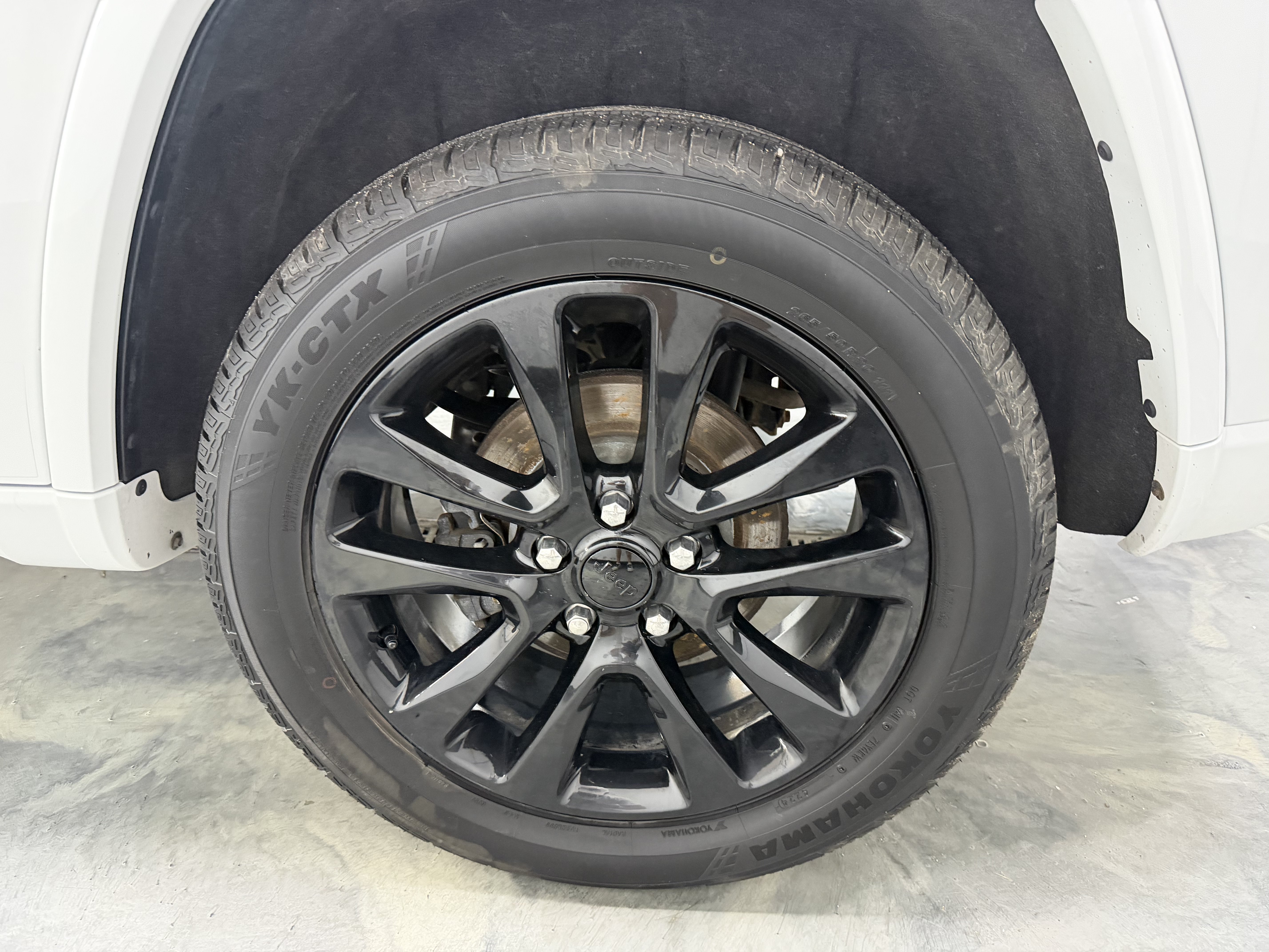 Used 2017 Jeep Grand Cherokee Altitude AWD/4WD image 25
