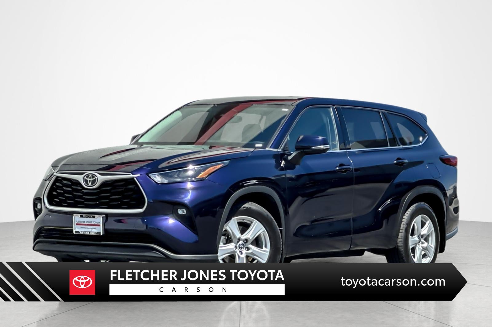 Used 2022 Toyota Highlander LE FWD image 1