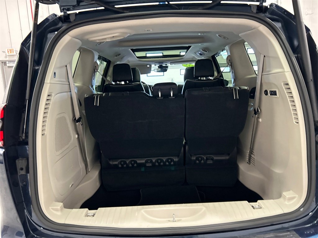 Used 2022 Chrysler Pacifica Limited image 33