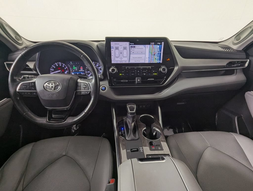 Used 2021 Toyota Highlander Limited FWD image 16