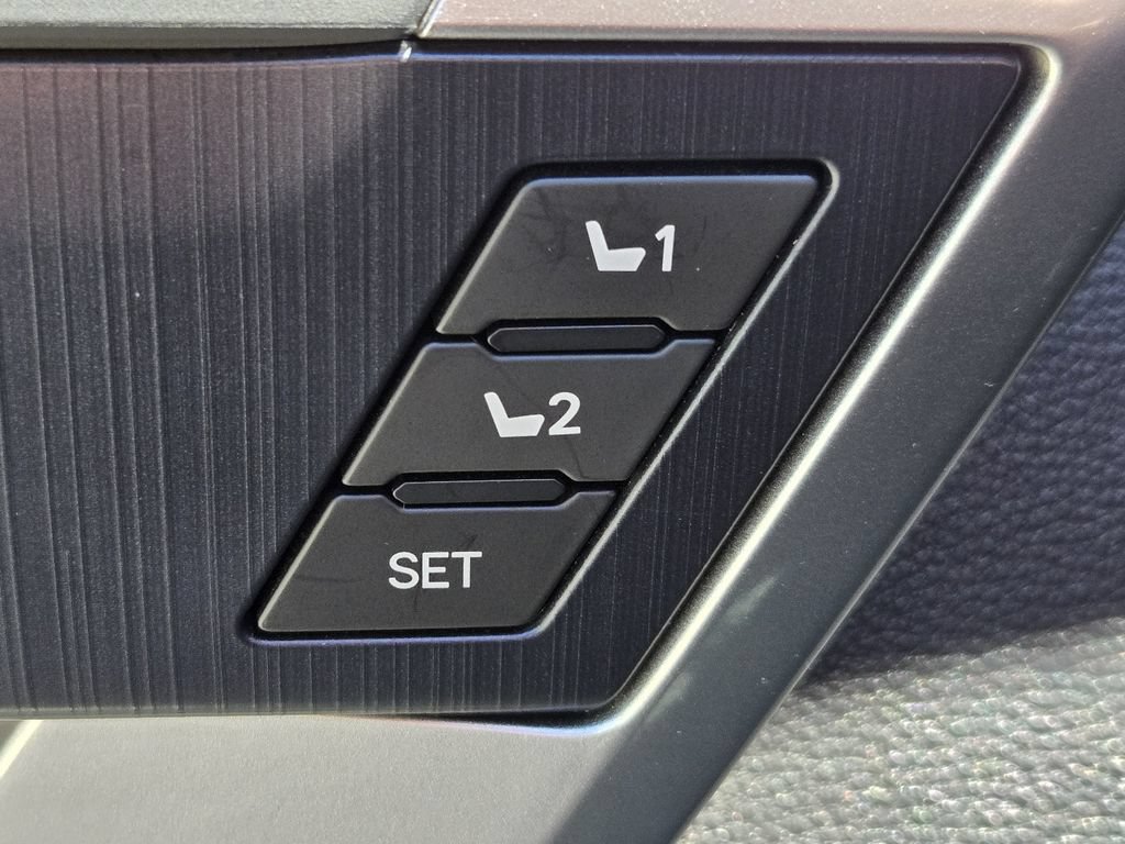 Used 2023 Toyota Tundra Platinum AWD/4WD image 18