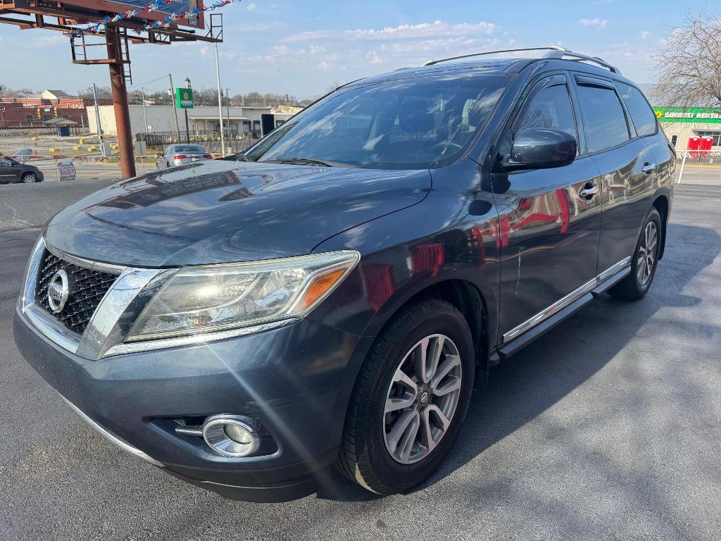 Used 2014 Nissan Pathfinder SL w/ SL Premium Package FWD image 3