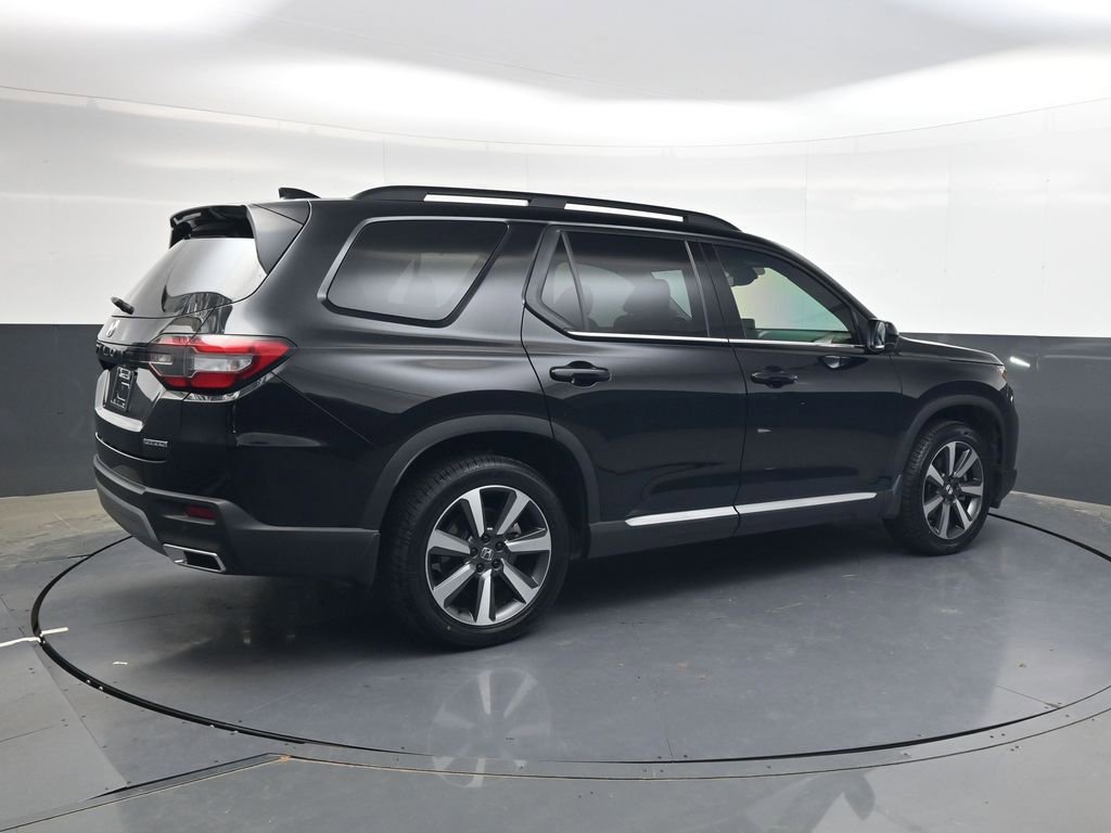 Used 2024 Honda Pilot Touring image 4