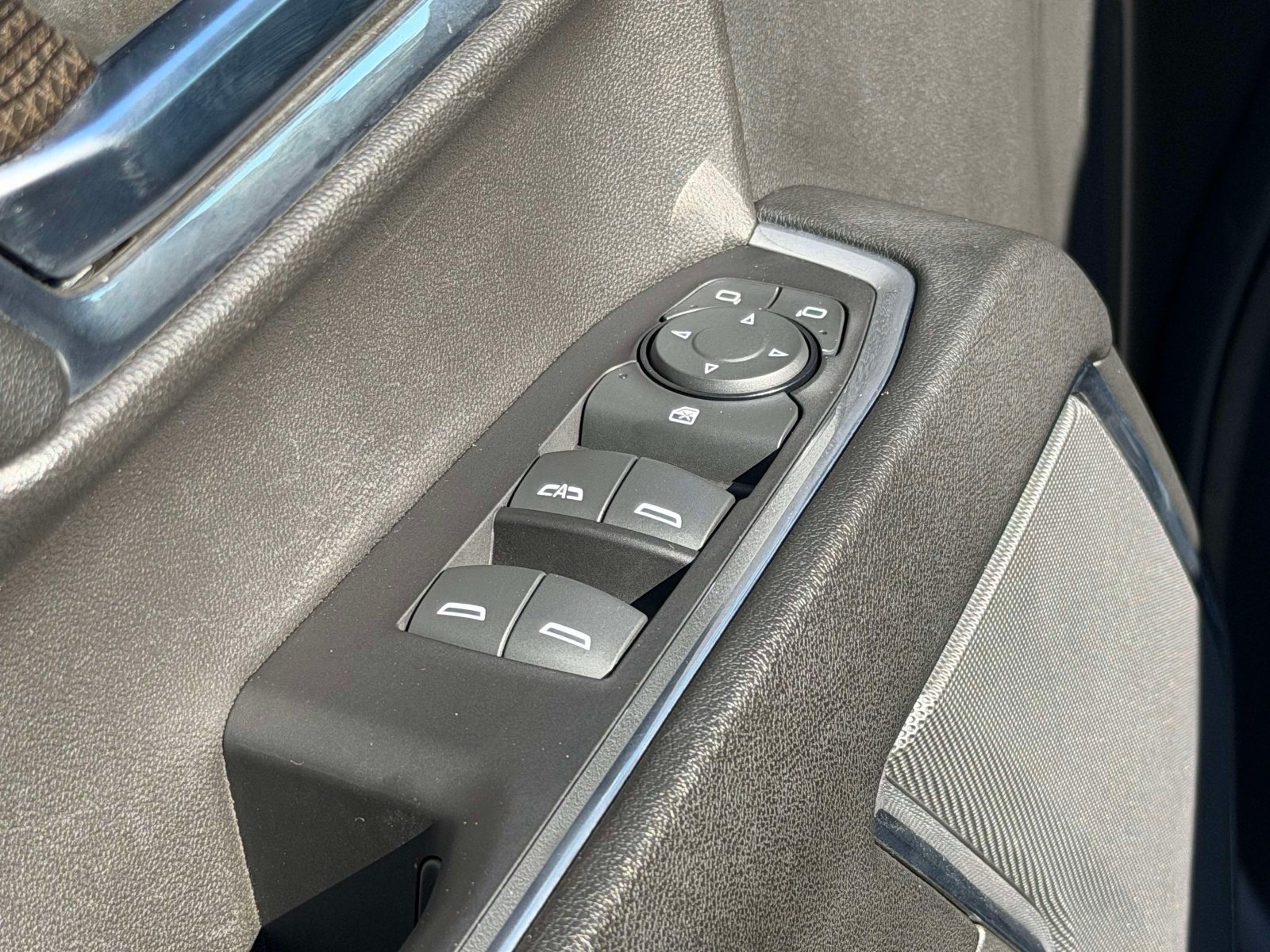 Used 2023 Chevrolet Silverado 1500 LT AWD/4WD image 19