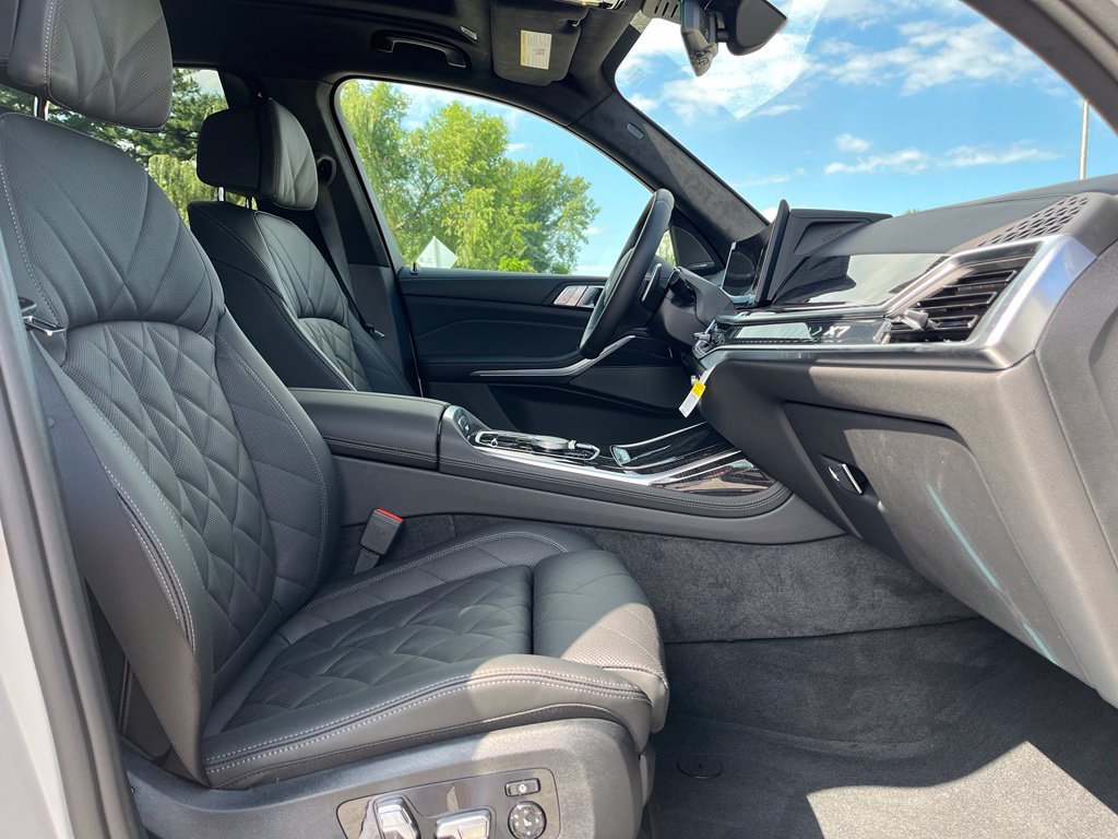 Used 2027 BMW X7 xDrive40i w/ M Sport Package AWD/4WD image 31