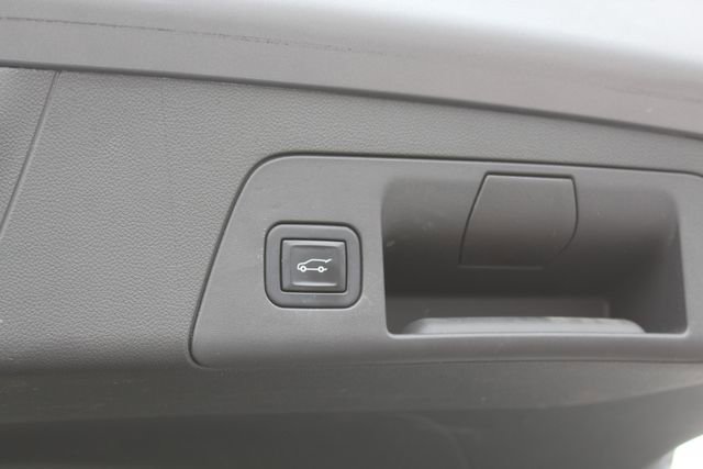 Used 2022 Buick Envision Avenir w/ Technology Package II FWD image 7