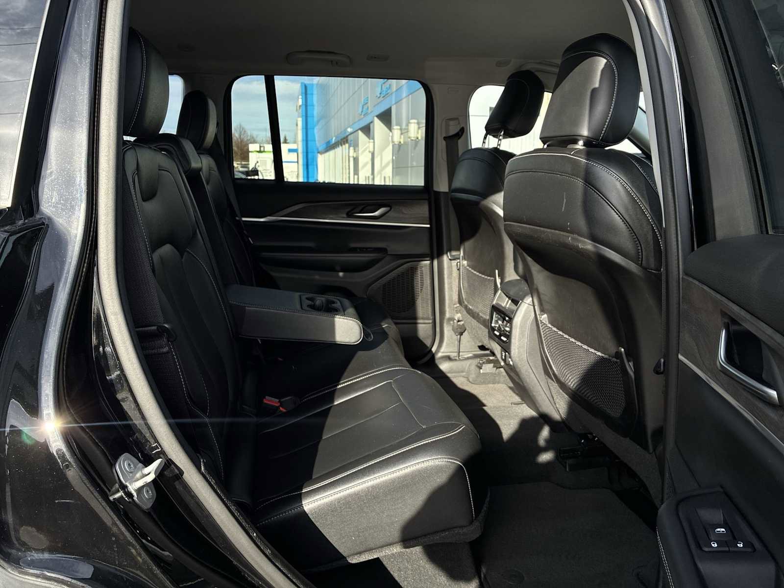 Used 2023 Jeep Grand Cherokee Limited image 28