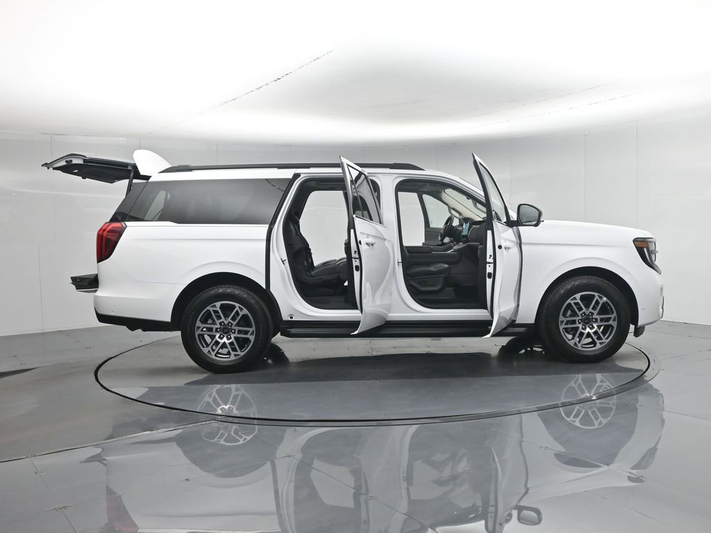 Used 2025 Ford Expedition Max Active AWD/4WD image 5