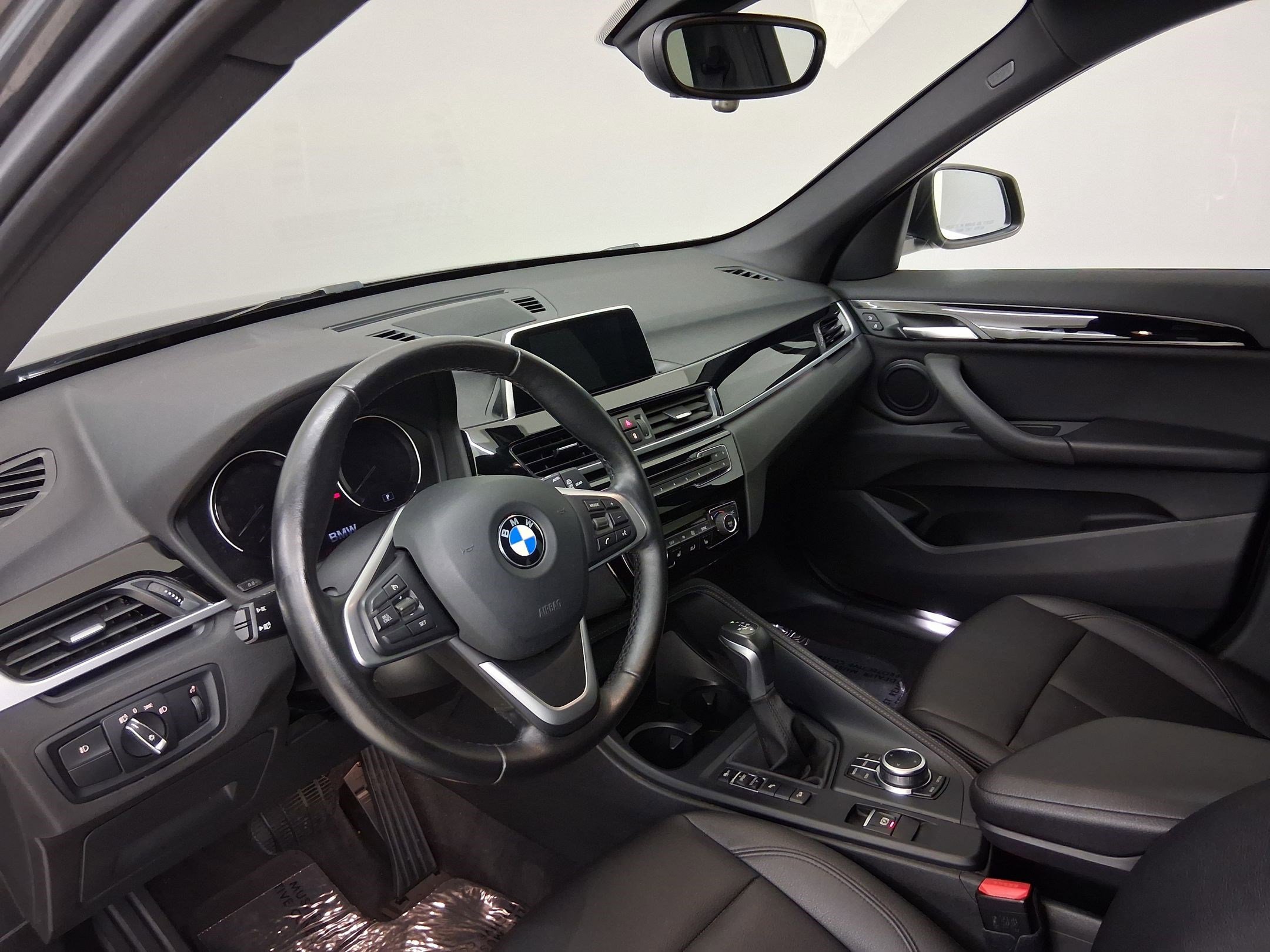 Used 2019 BMW X1 xDrive28i w/ Convenience Package AWD/4WD image 2