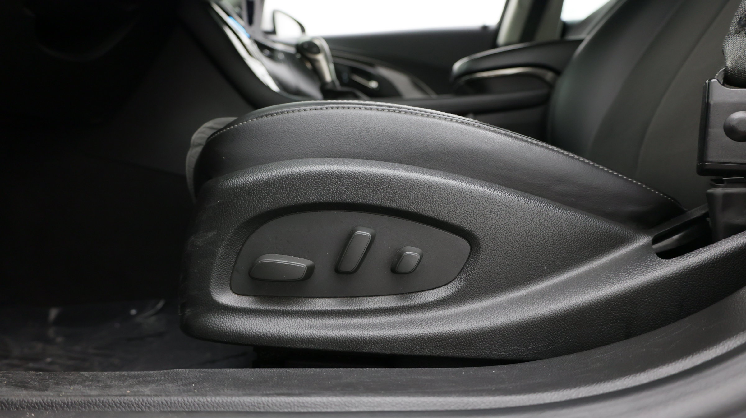 Used 2016 Buick LaCrosse FWD image 12