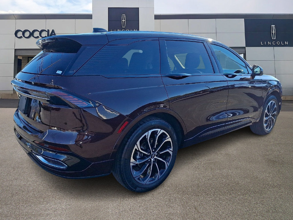 Certified 2025 Lincoln Nautilus Reserve AWD/4WD image 4