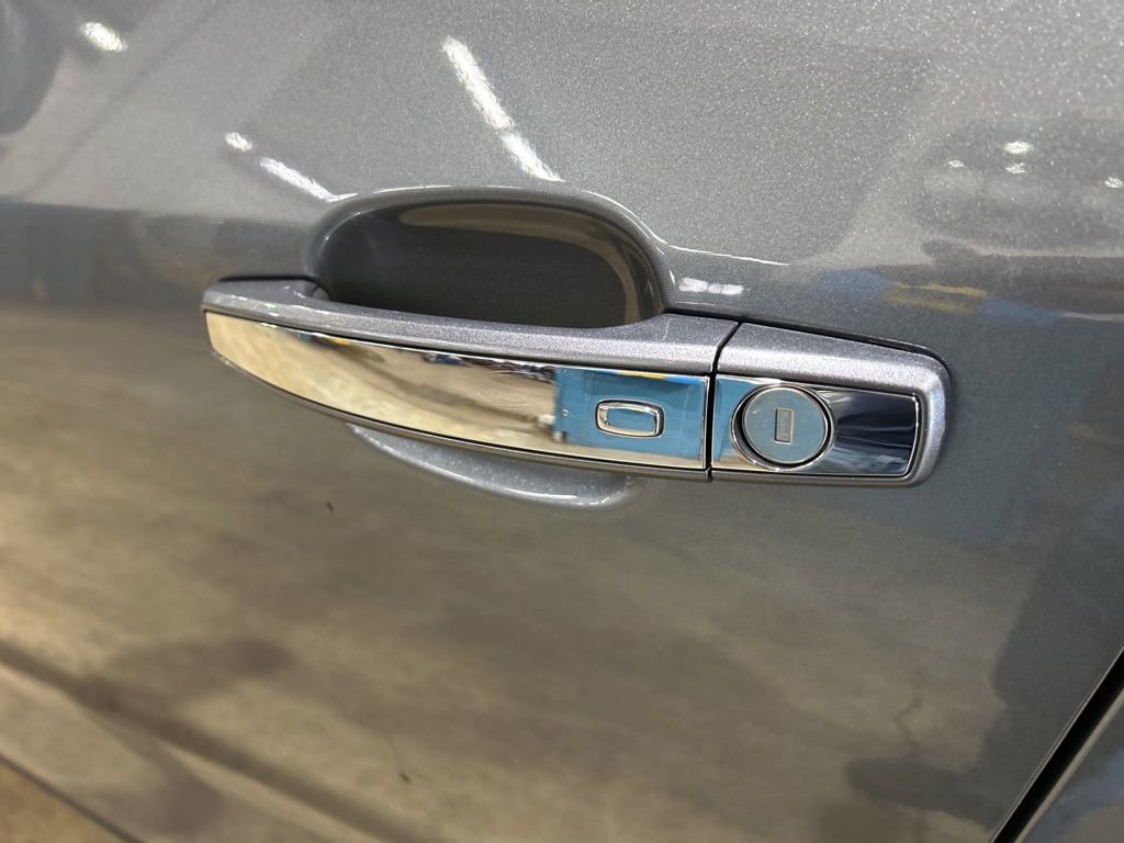 Used 2019 Chevrolet Trax LT w/ LT Convenience Package image 14