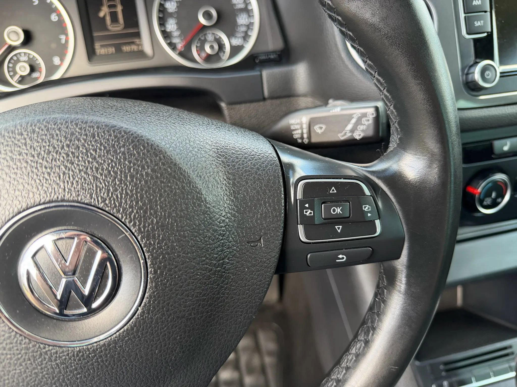 Used 2015 Volkswagen Tiguan SE image 17