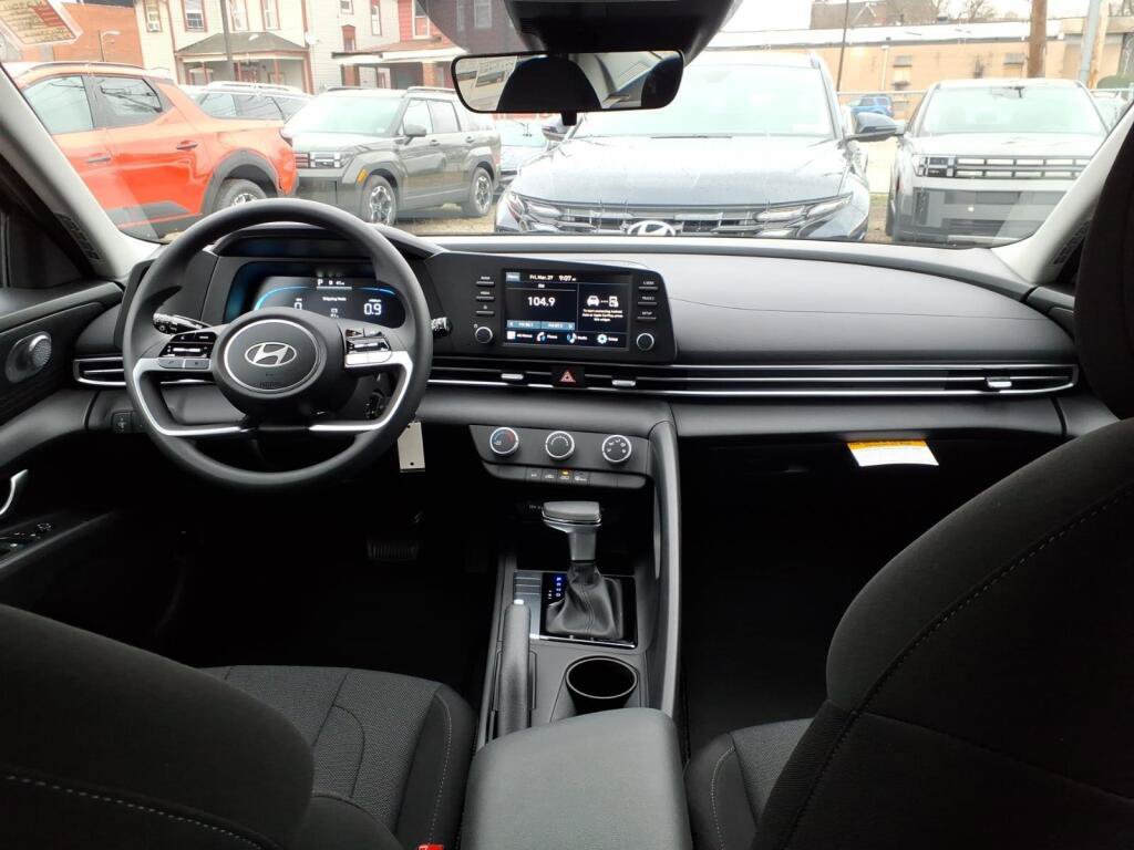 New 2026 Hyundai Elantra SE FWD image 6