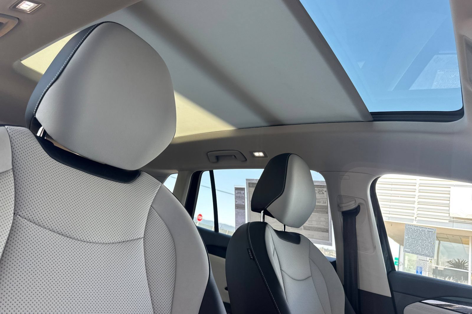 New 2025 Volkswagen Tiguan SE AWD/4WD image 17