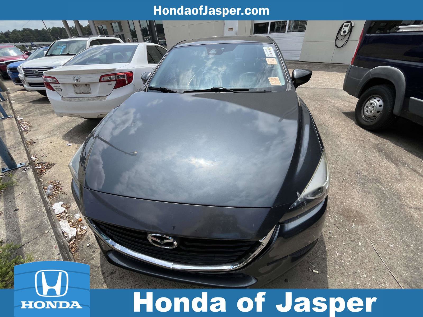 Used 2018 MAZDA MAZDA3 Touring FWD image 1