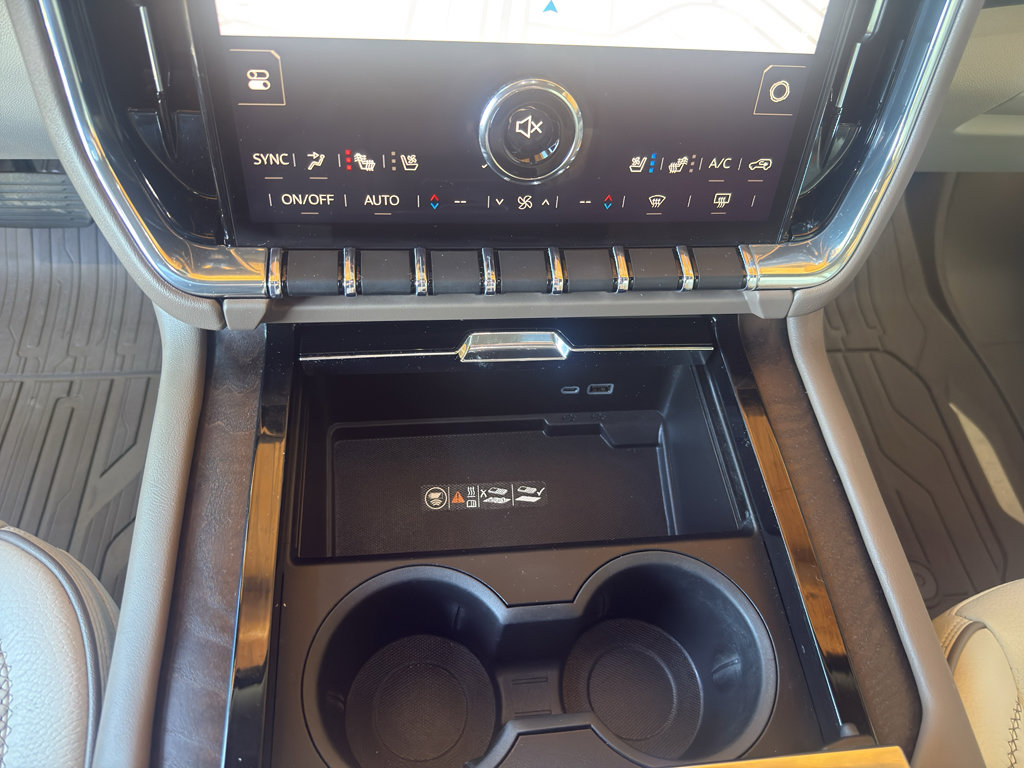 Used 2025 GMC Yukon XL Denali w/ Advanced Technology Package image 20