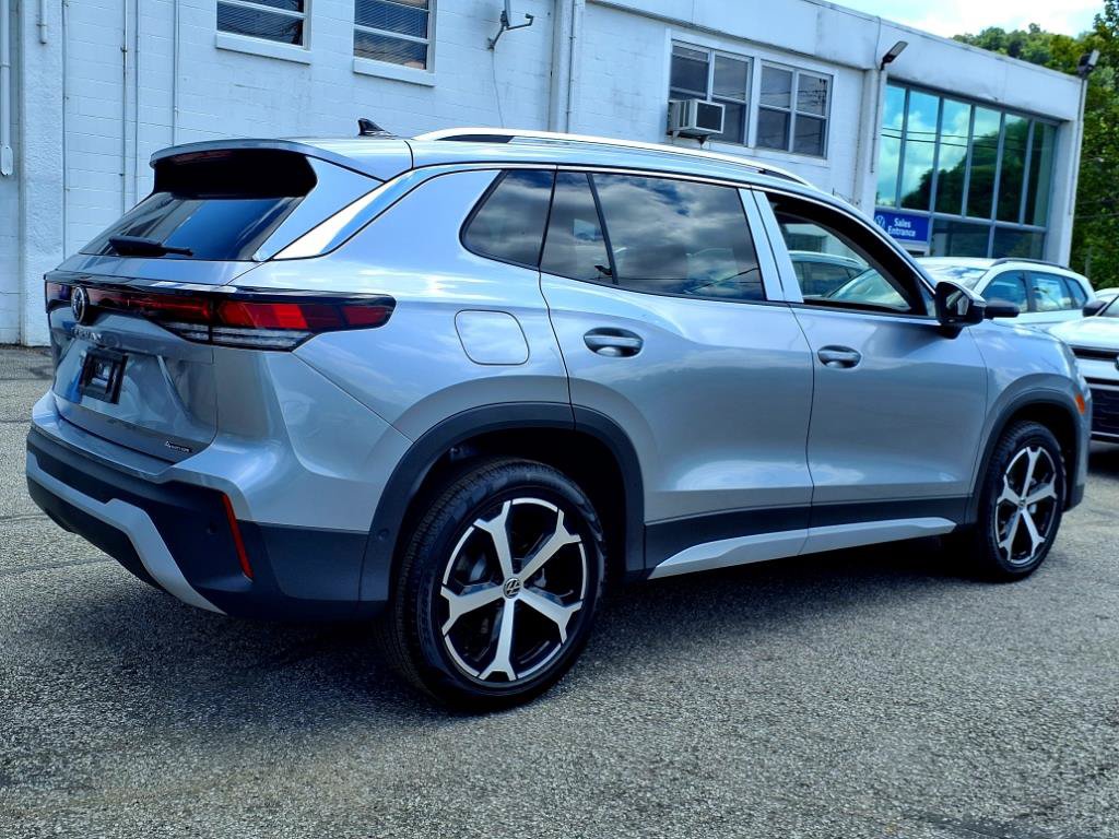New 2025 Volkswagen Tiguan SE AWD/4WD image 3