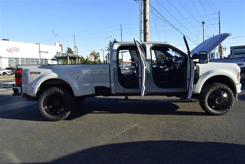 Used 2025 Ford F450 Platinum w/ FX4 Off-Road Package image 37