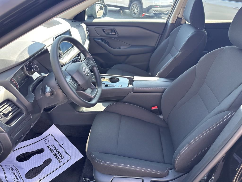 Used 2025 Nissan Rogue S image 16