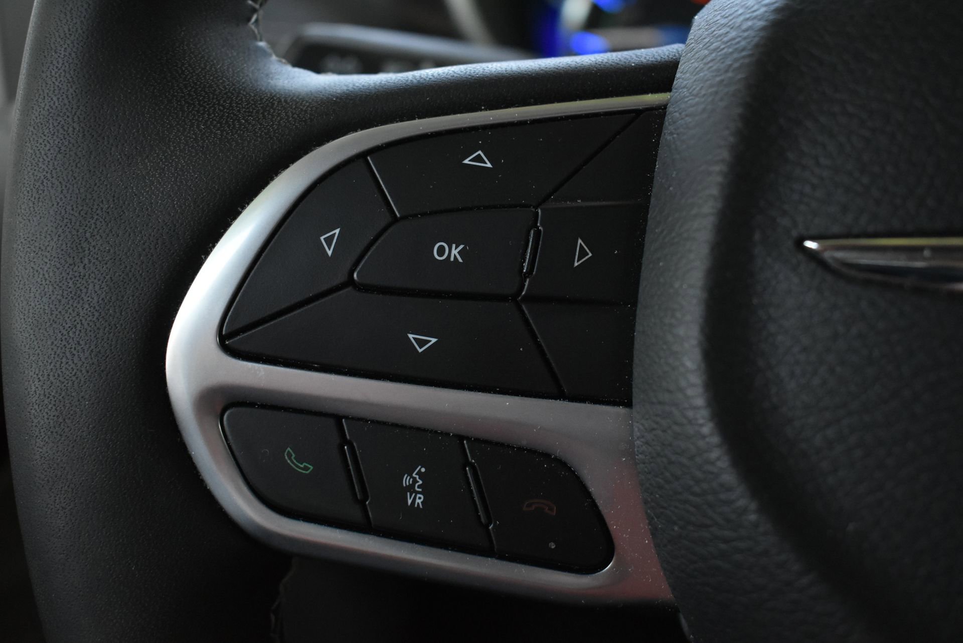 Used 2023 Chrysler Pacifica Limited FWD image 23