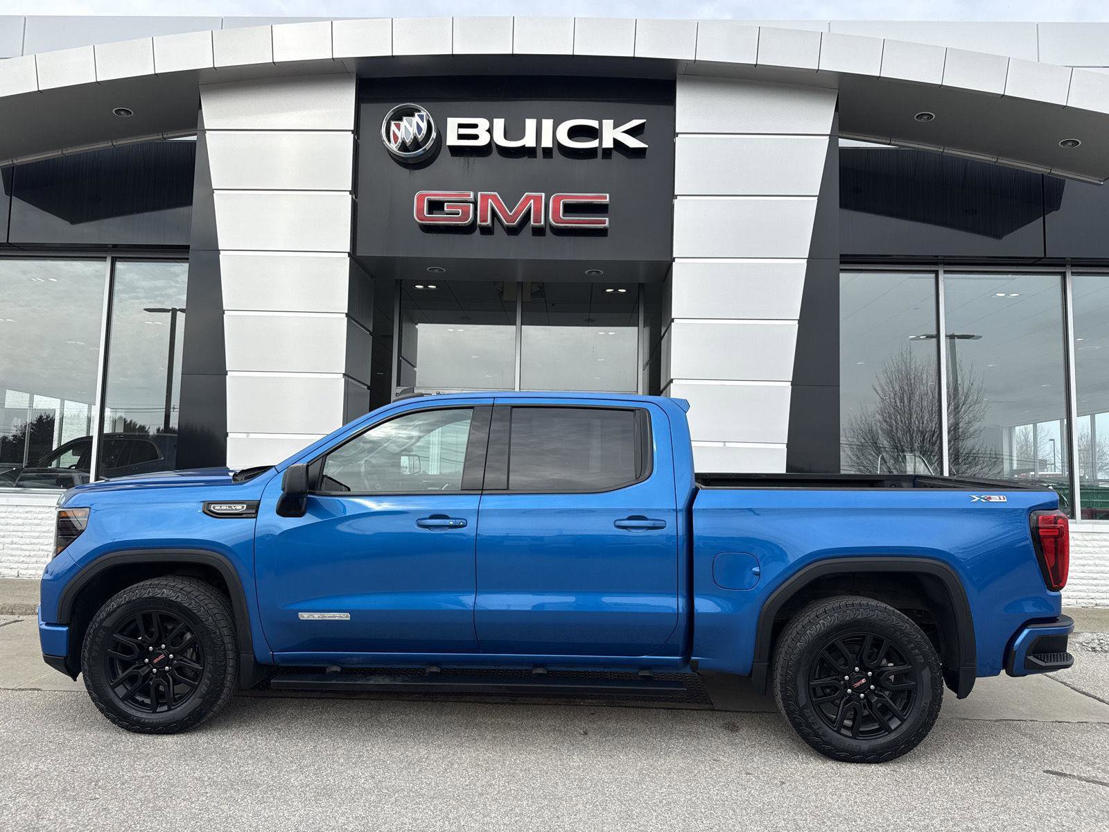 Used 2023 GMC Sierra 1500 Elevation w/ X31 Off-Road Package AWD/4WD image 12