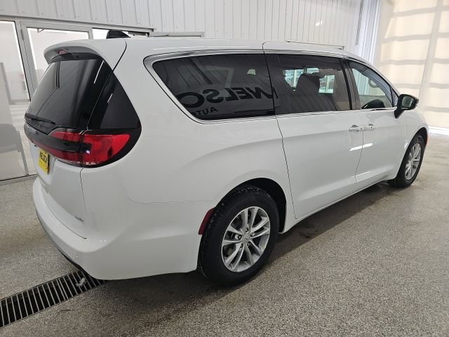 New 2026 Chrysler Pacifica Select AWD/4WD image 7