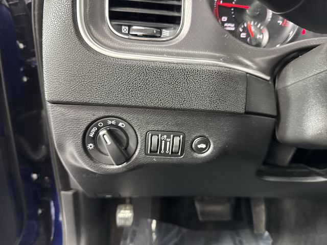 Used 2013 Dodge Charger SE RWD image 12