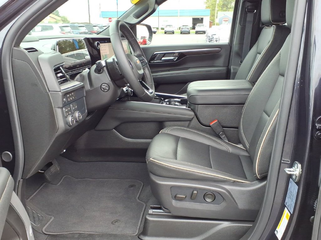 Used 2026 Chevrolet Suburban Premier AWD/4WD image 6