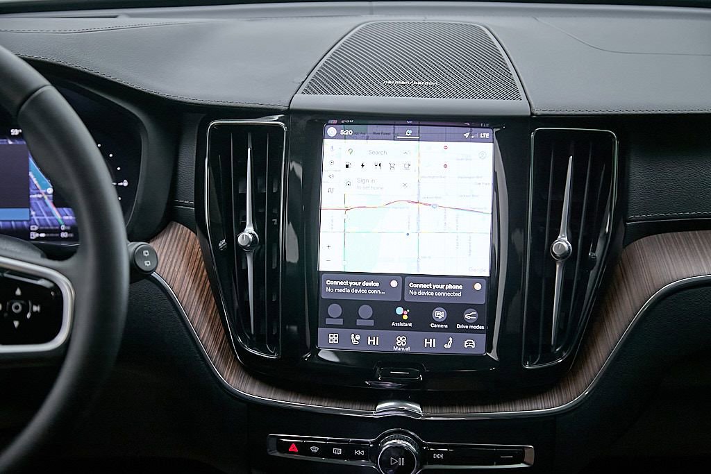 Certified 2024 Volvo XC60 T8 Ultimate w/ Protection Package Premier image 30