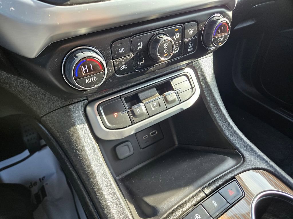 Certified 2023 GMC Acadia SLE w/ Driver Convenience Package image 10