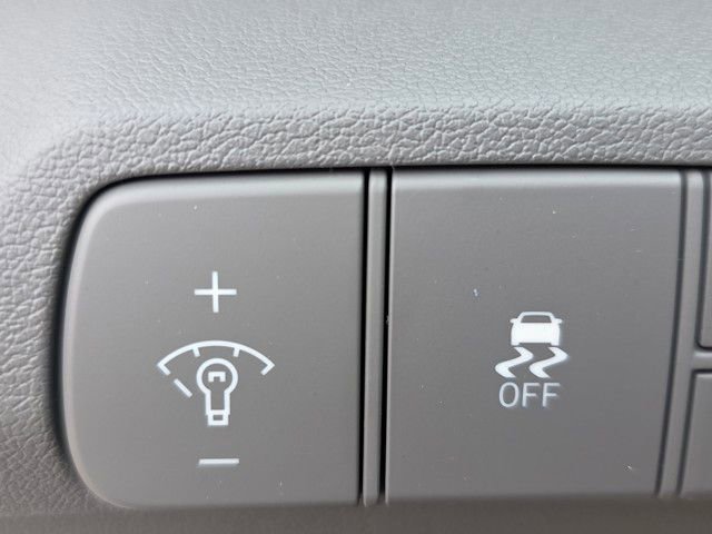 Certified 2025 Hyundai Elantra Sport image 16