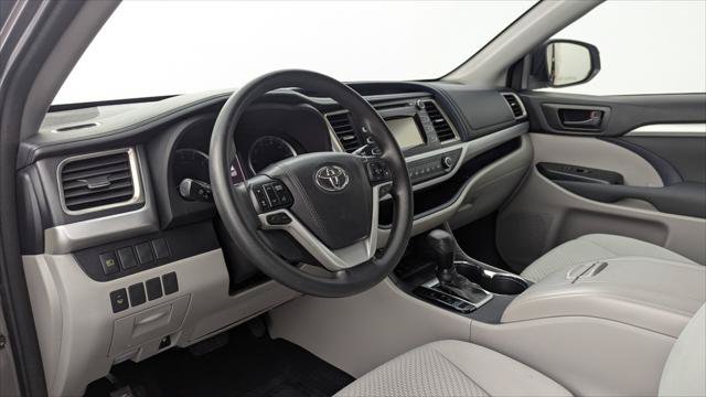Used 2018 Toyota Highlander LE FWD image 26